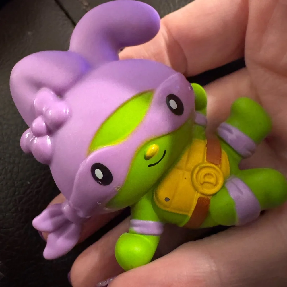Mini figures Hello Kitty TMNT Donatello, Zuru Husky dog, magic mixlings figure